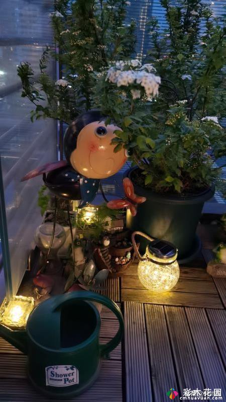 14 花园小阳台装修:花园不管大小,一个四五平方米的阳台就足够了