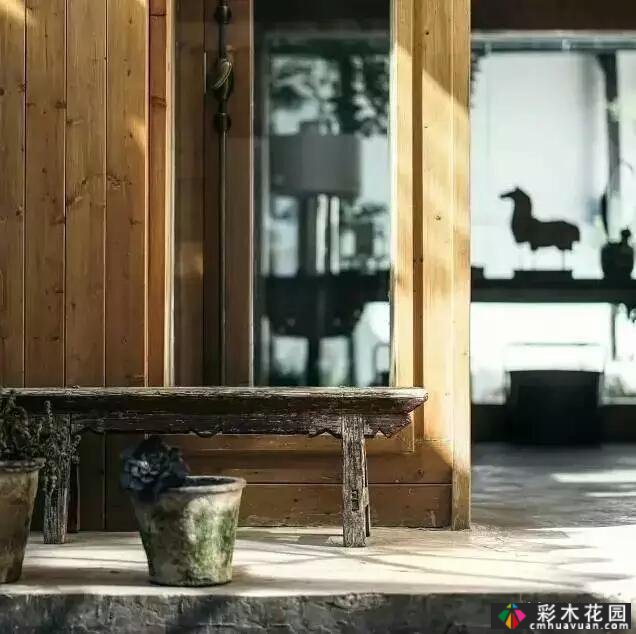 一座百年老屋“庭院翻新”:破墙的院子变成了一座高价值的漂亮房子