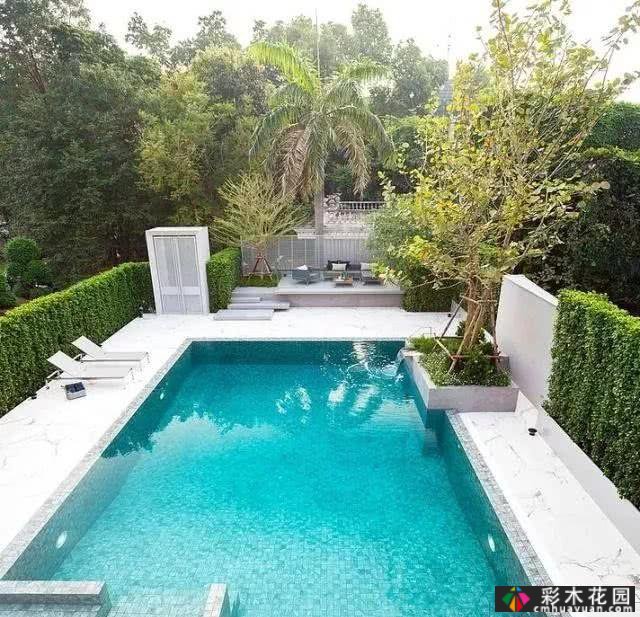 80㎡私人庭院装修:破旧的房子被“装饰”成一个高价值的假日游泳池花园
