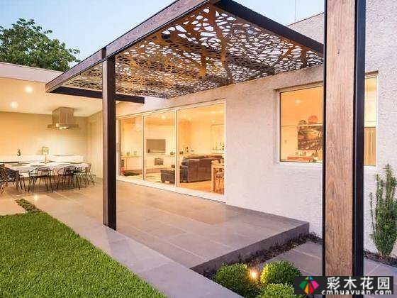 楼顶有16个“花园阳台”设计,在楼顶买一个大阳台感觉很美
