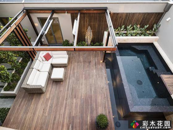楼顶有16个“花园阳台”设计,在楼顶买一个大阳台感觉很美