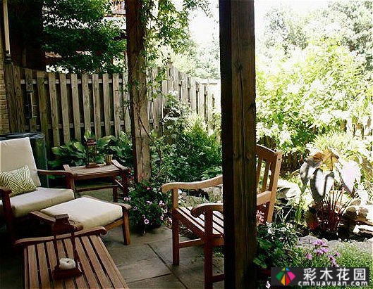 大约40平方米是“小庭院花园”设计,一个小院子也能创造高品质花园生活