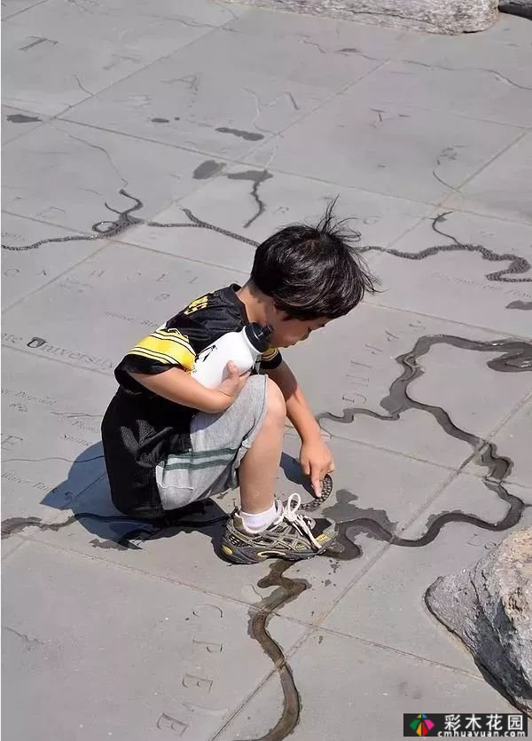 原来的人行道也可以成为空间的主角
