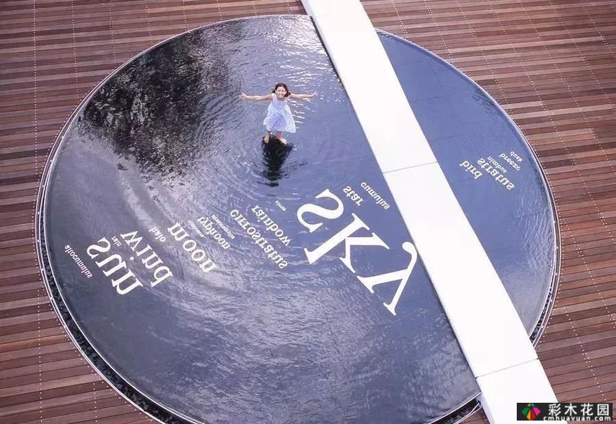 原来的人行道也可以成为空间的主角