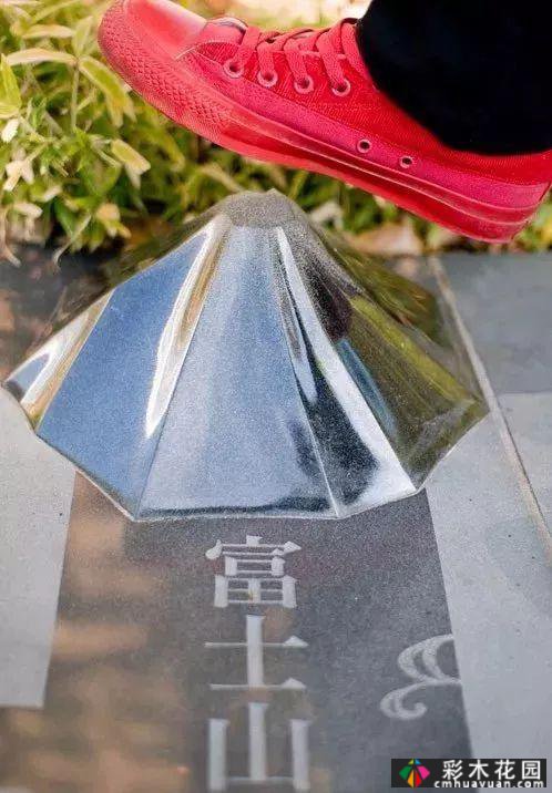 原来的人行道也可以成为空间的主角