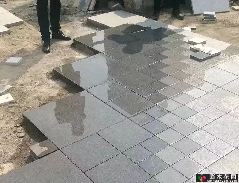 原来的人行道也可以成为空间的主角