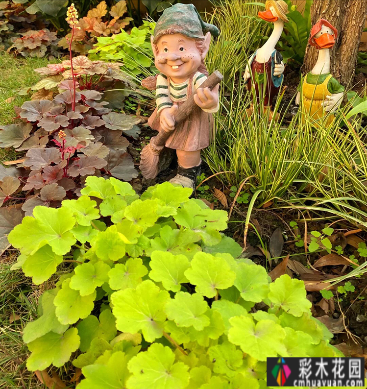 三年前，我在一楼买了一个30㎡的院子，亲手盖了一个小的花园的。我不会厌倦呆一天。
