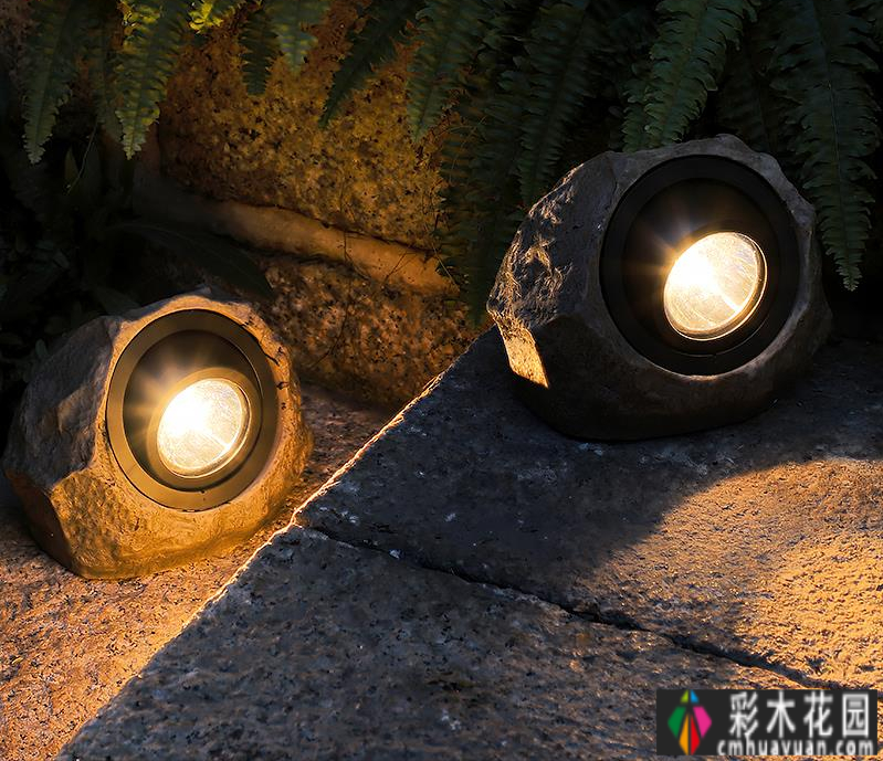 7年前买了一套270㎡的别墅庭院，现在是一年四季花开的网红花园。