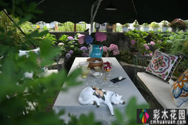 80㎡的露台“made 花园”住在自己亲手做的花园里，每天都像过节一样。