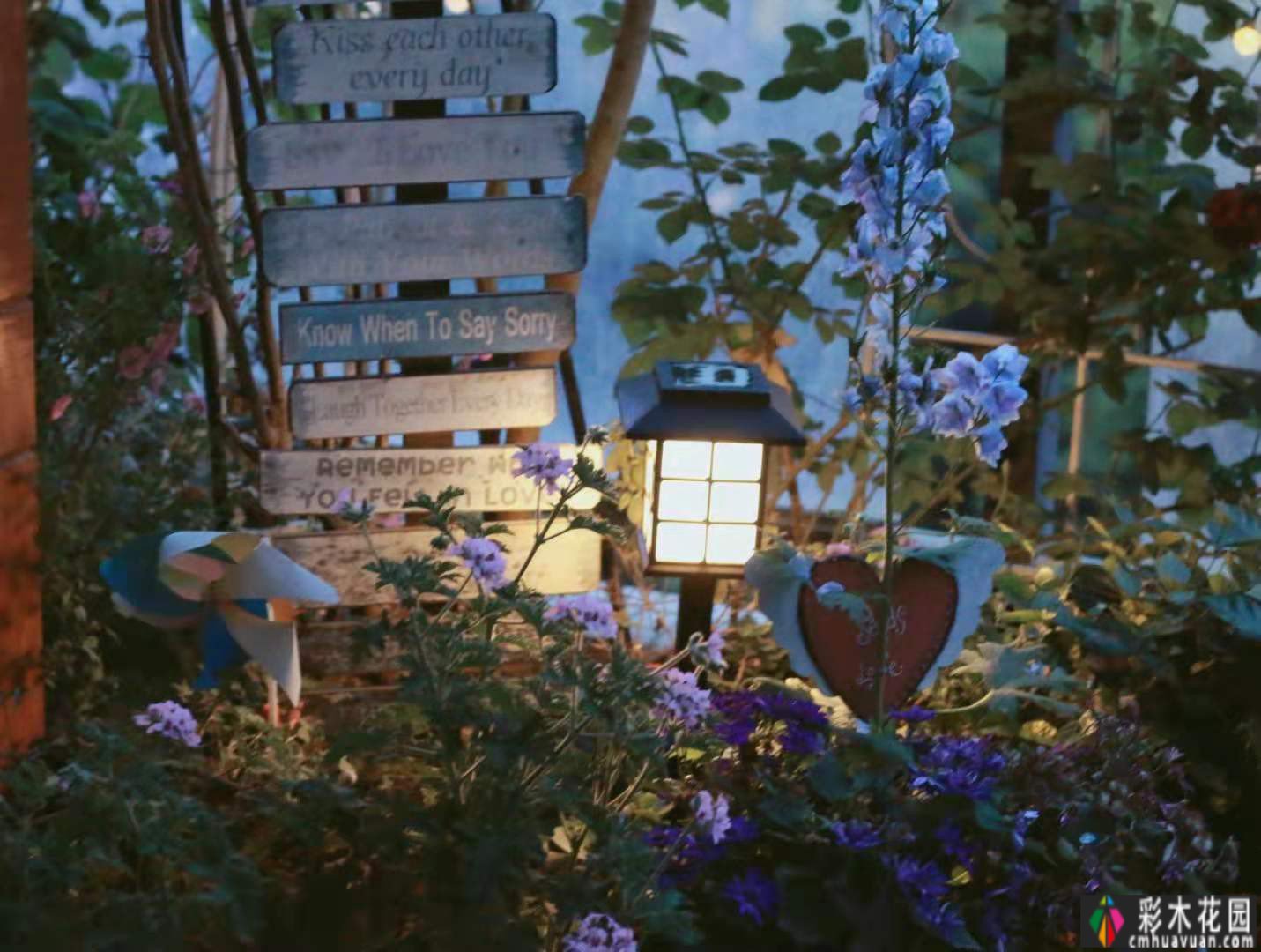 六楼楼顶，28m2露台的DIY楼花园，没有大院子，楼顶种花也很香。