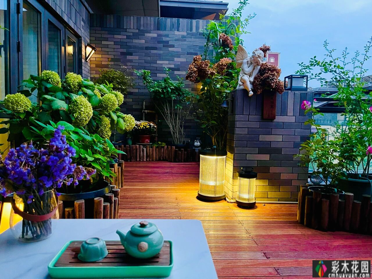 DIY改造了25㎡的露台，做小了花园，在城市屋顶过上了田园生活。